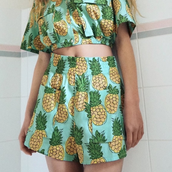 Zara pineapple print crop top and shorts set - Picture 10 of 14